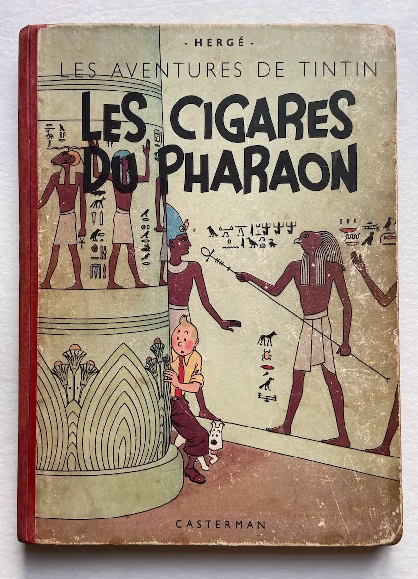 Restauration complète d’un album ancien de Tintin « Les Cigares du pharaon » (1942), avec reprise du dos très endommagé et consolidation de la reliure pour conservation.